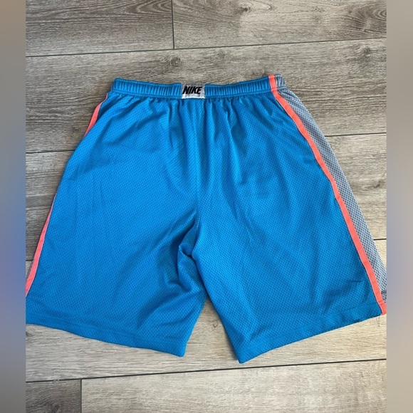 Nike Basketball Shorts - Picture 3 of 3